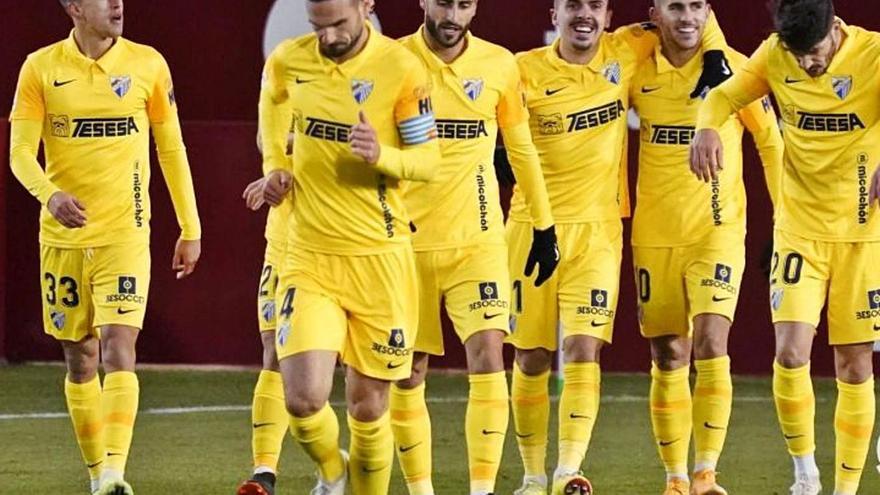 Los jugadores del Málaga CF celebran el tanto de Jairo en el Carlos Belmonte.