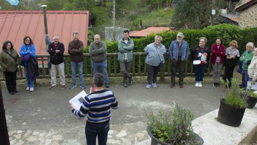 Asistentes a la inauguración de la nueva instalación. |