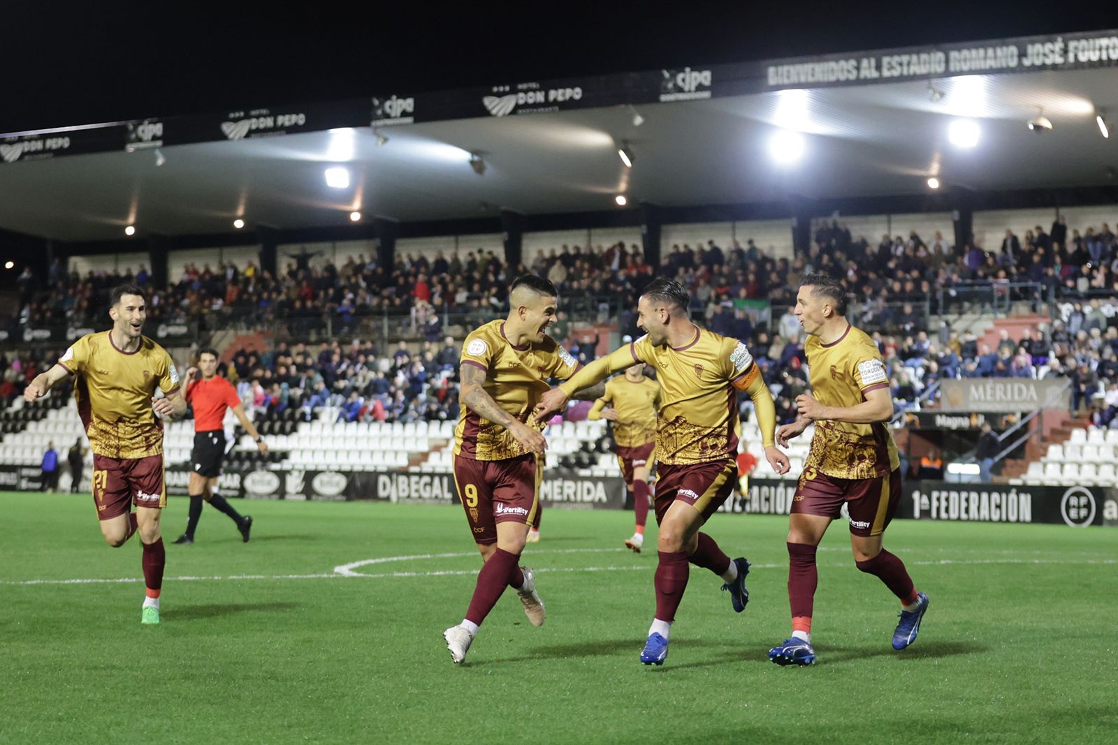 Mérida-Córdoba CF: las imágenes del partido en el Estadio Romano