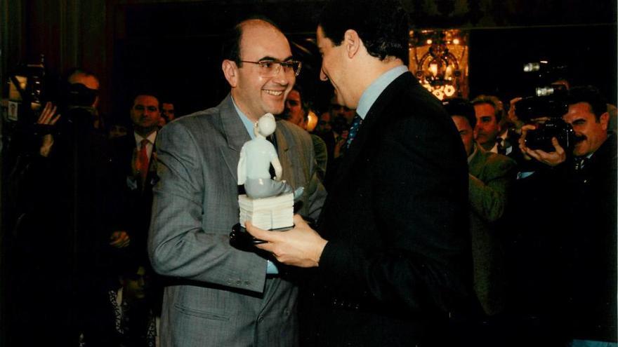 Jorge Caballé con el premio