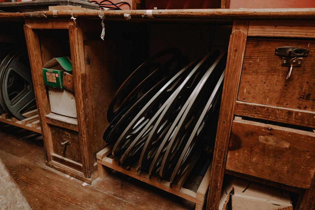 Detalle de la sala de proyecciones del cine de Isaba, el único existente en todo el Valle del Roncal.