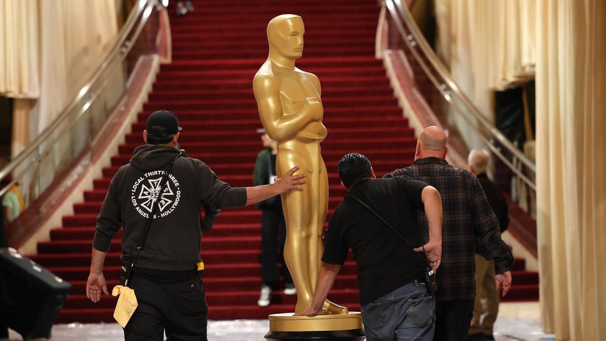Preparativos de la gala de los premios Oscars 2025.
