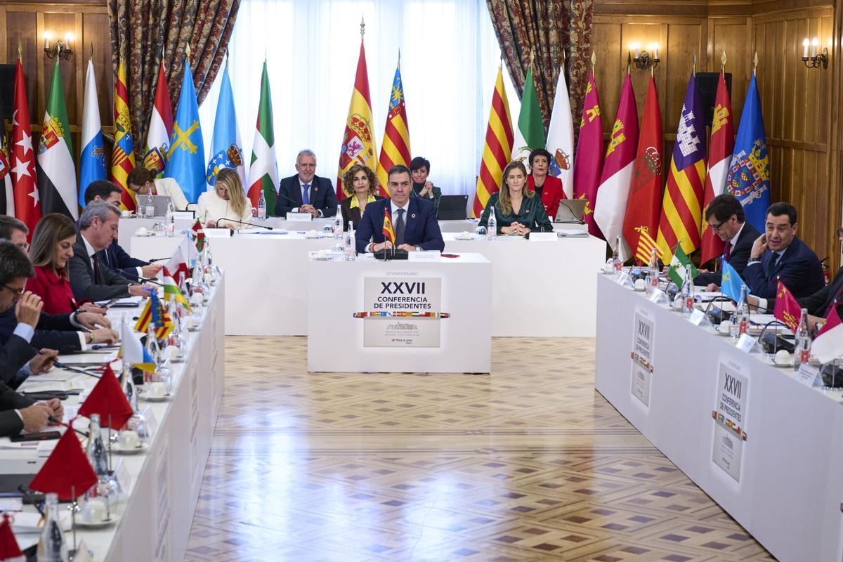 El presidente del Gobierno, Pedro Sánchez, durante la XXVII Conferencia de Presidentes, en el Palacio de la Magdalena, a 13 de diciembre de 2024, en Santander, Cantabria (España). La conferencia se celebra tras más de dos años sin convocarse, en una cita en la que el foco está puesto en la financiación autonómica en Cataluña, aunque el orden del día también incluye vivienda, migración y sanidad. 13 DICIEMBRE 2024;CONFERENCIA;PRESIDENTES;CCAA;COMUNIDADES AUTÓNOMAS C. Ortiz / Europa Press 13/12/2024. PEDRO SÁNCHEZ;C. Ortiz;category_code_new