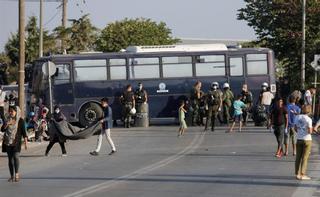 La policía griega fuerza a los refugiados de Moria a ir al nuevo campo temporal
