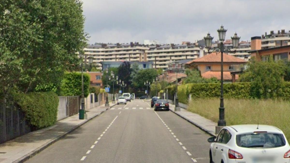 La calle Sobrescobio, en la que fue hallado el fallecido.