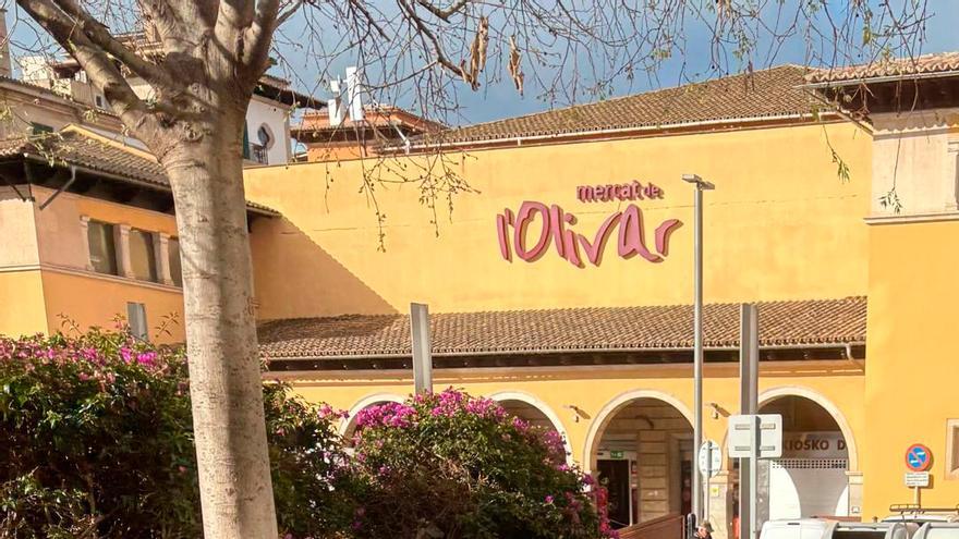 Los vecinos de la plaza del Comtat del Rosselló de Palma estallan por el asentamiento ‘in crescendo’: “Ya defecan en pleno día en la plaza”