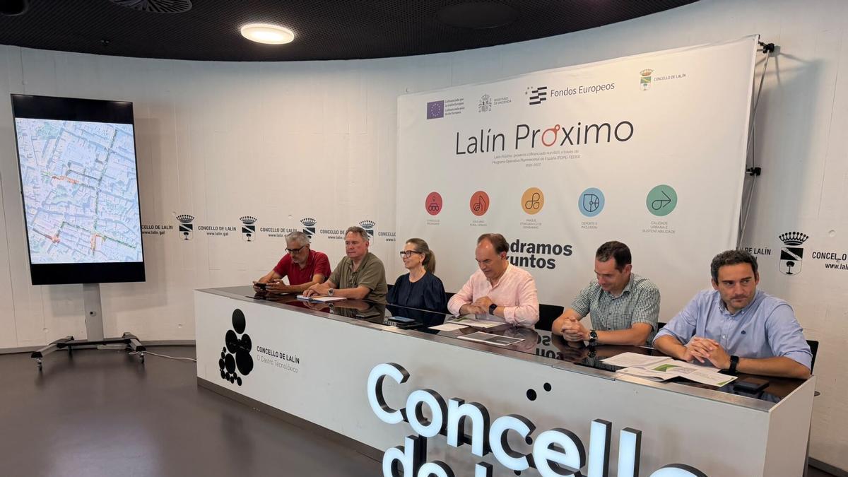 José Crespo, junto a miembros de su gobierno y técnicos municipales.