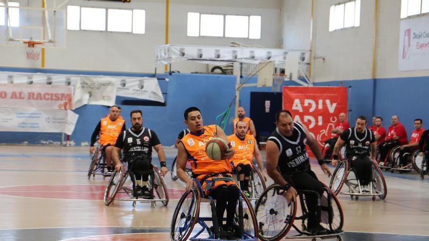 Una canasta a falta de dos segundos decide el partido entre el Valencia y el Puertollano celebrado en el Genovés