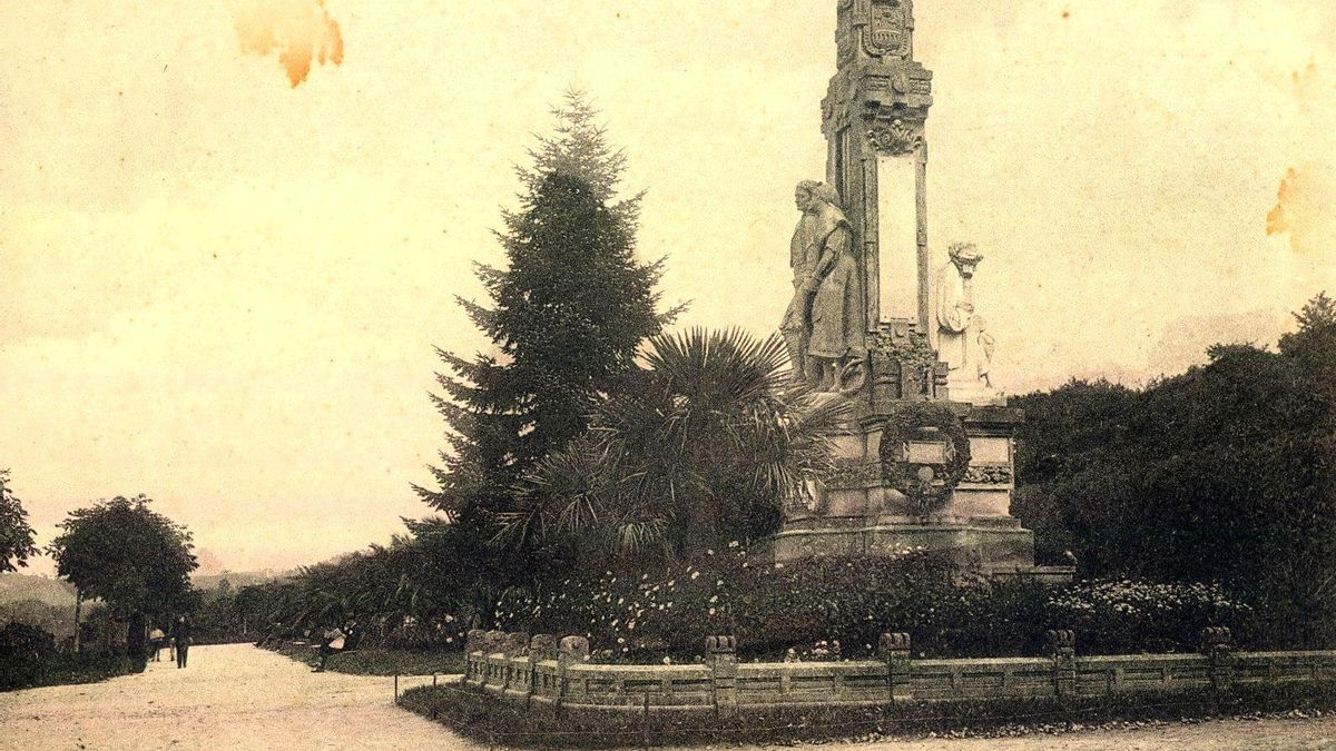 Monumento a Rosalía en la Alameda de Santiago