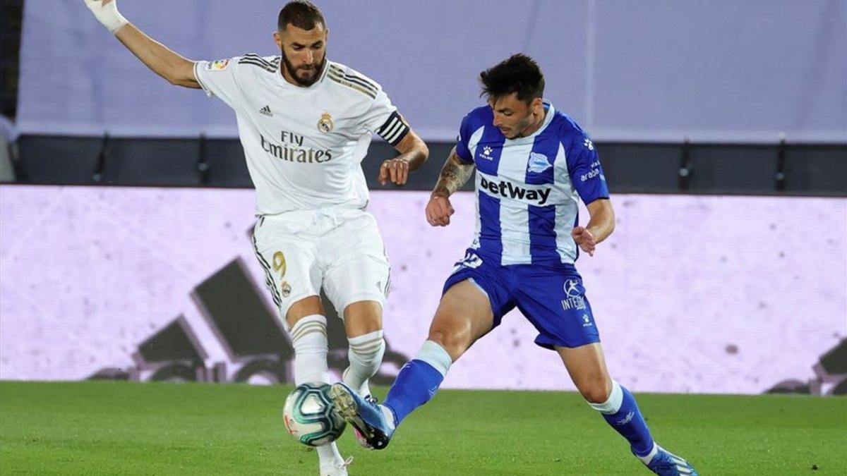 Benzema marcó el primero de penalti y asistió a Asensio en el segundo