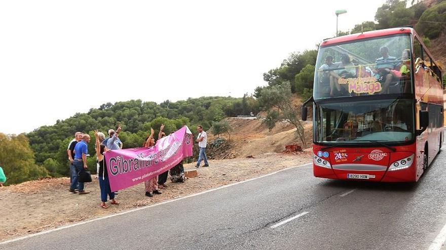 Protestas por las recientes talas en Gibralfaro