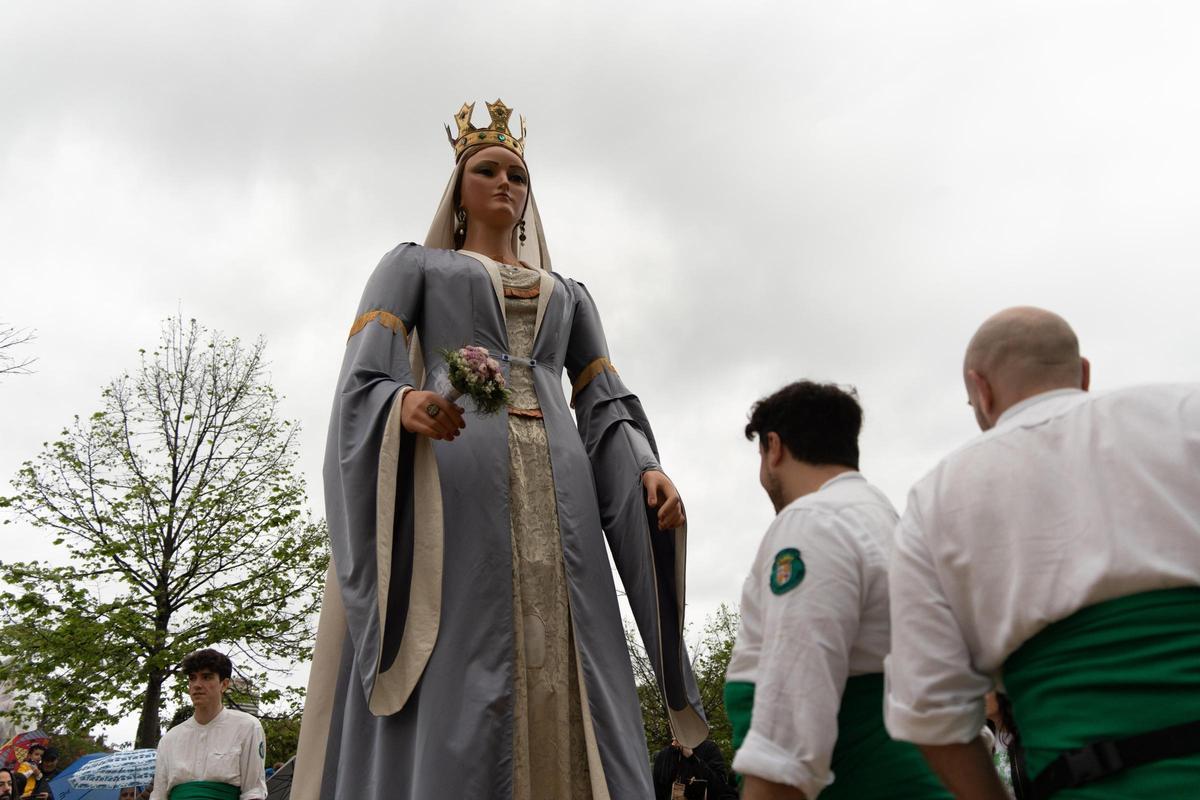 Más de 600 gigantes desfilan en Barcelona para conmemorar los 600 años de esta tradición