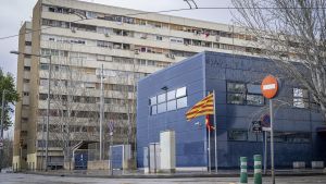 La comisaría de los Mossos dEsquadra del barrio de La Mina, en Sant Adrià de Besòs.