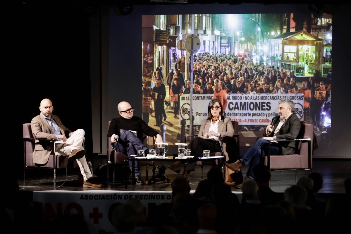 La charla en La Calzada sobre los accesos al Puerto, en imágenes