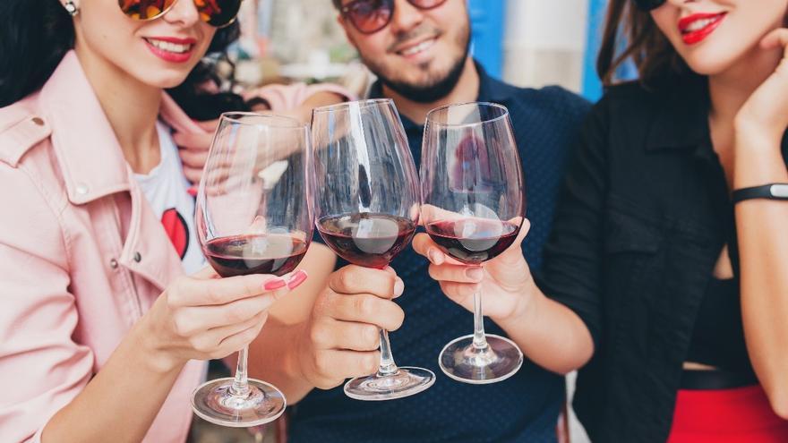 Vino en discotecas: ¿El nuevo secreto para una vida más larga y saludable?