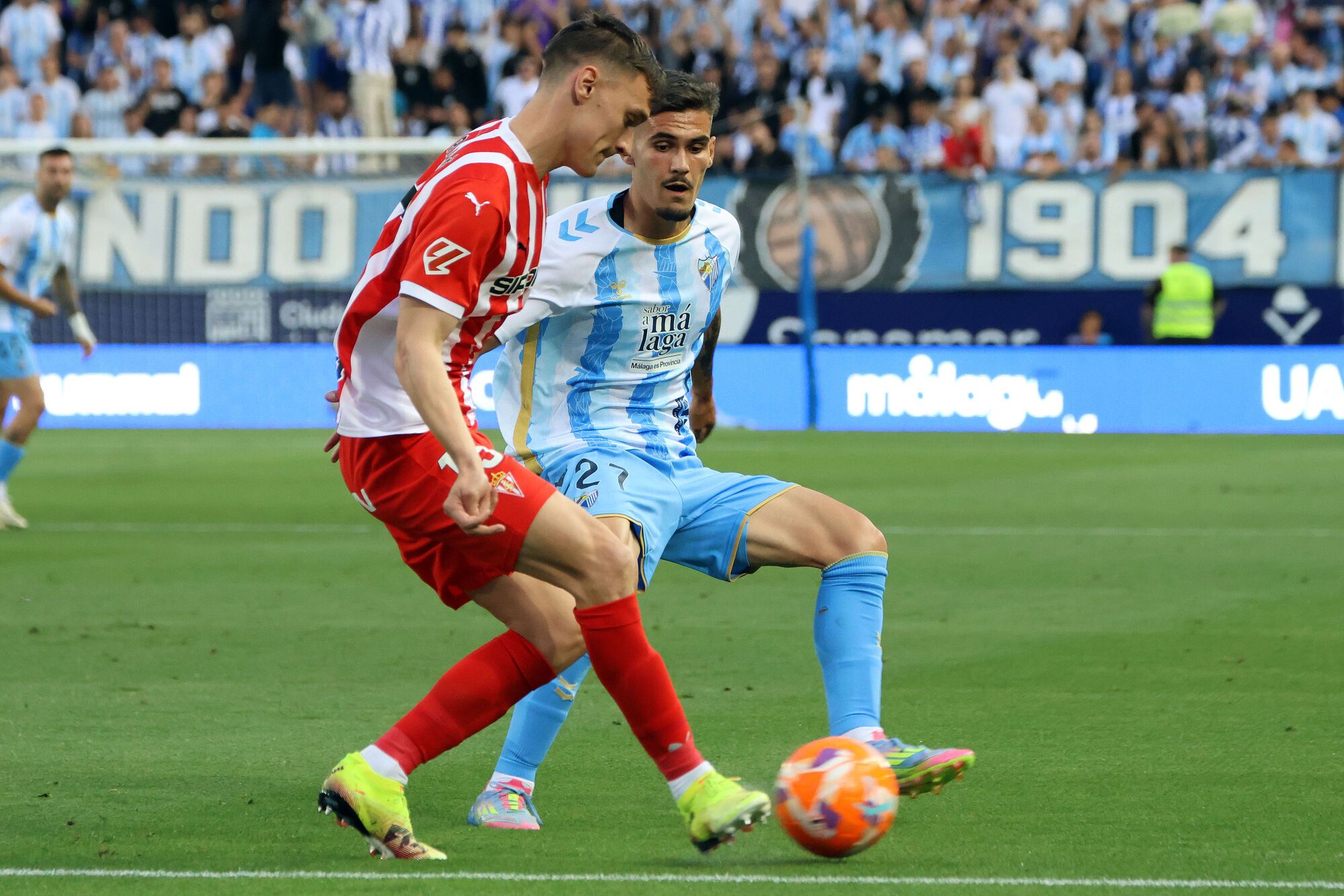 EN IMÁGENES: Ambientazo en el Málaga-Sporting disputado en La Rosaleda