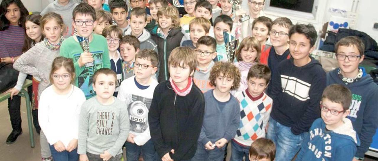 Foto de familia del torneo escolar que se disputó en Manacor.