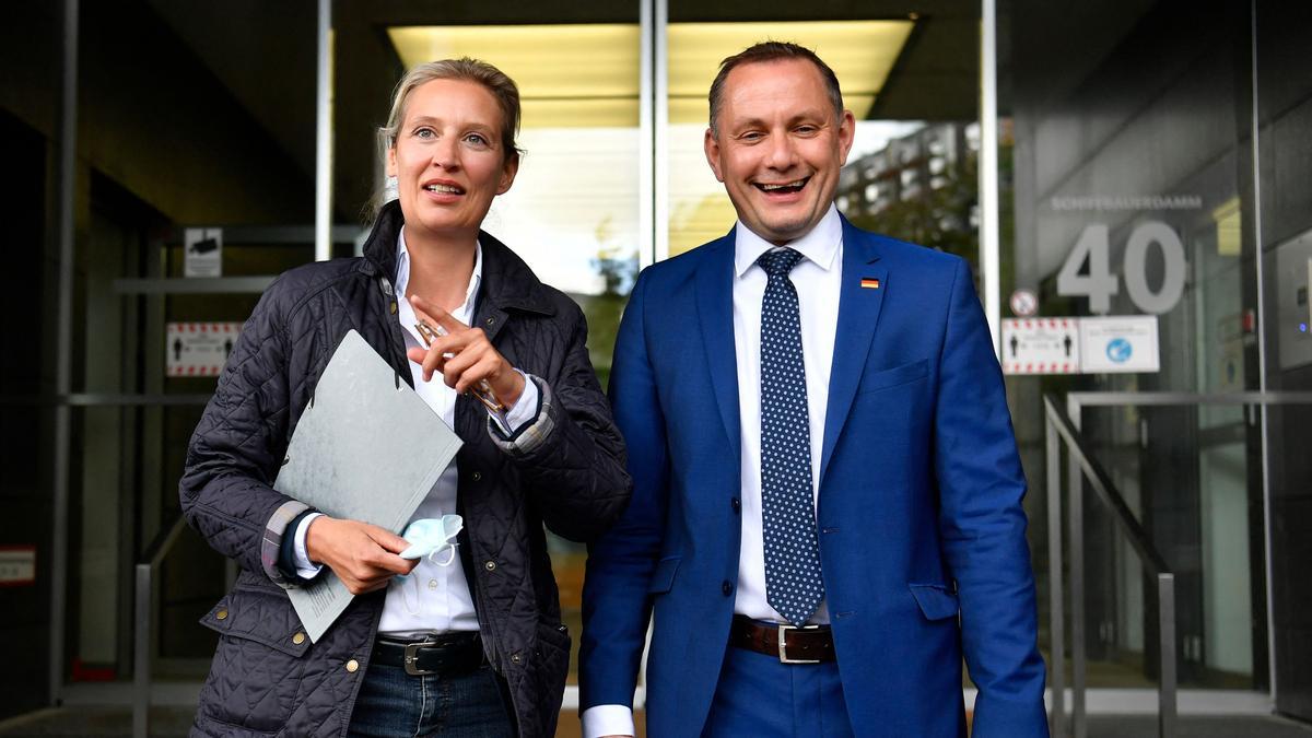 Alice Weidel (L) and AfD co-president Tino Chrupalla