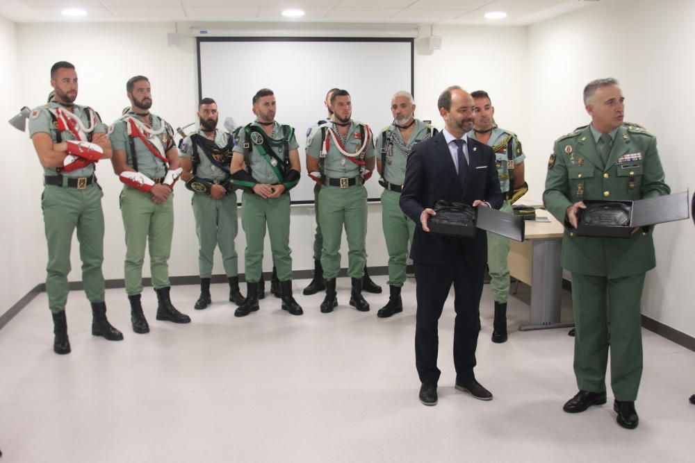 Visita de la Legión a los niños ingresados en el Hospital Materno.