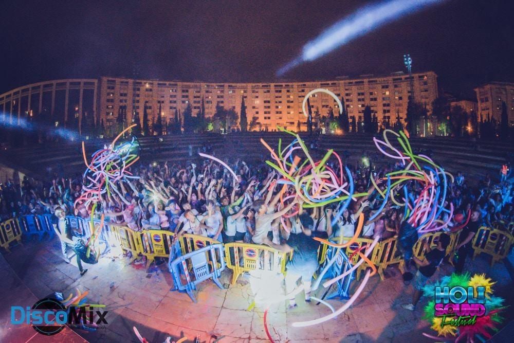 Imágenes publicadas en el muro público de la cuenta de Facebook del Holi Sound Festival