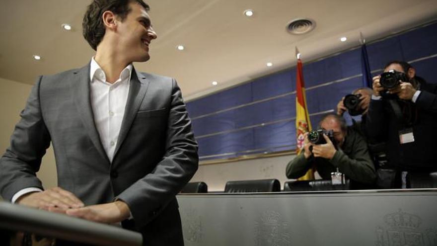 Albert Rivera exige a Sánchez una reforma exprés de la Constitución para que haya pacto