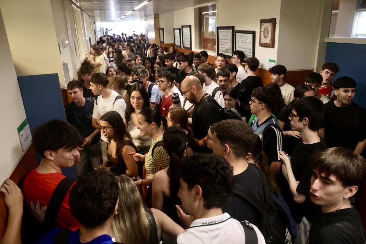 Así está siendo la primera jornada de exámenes PAU en València
