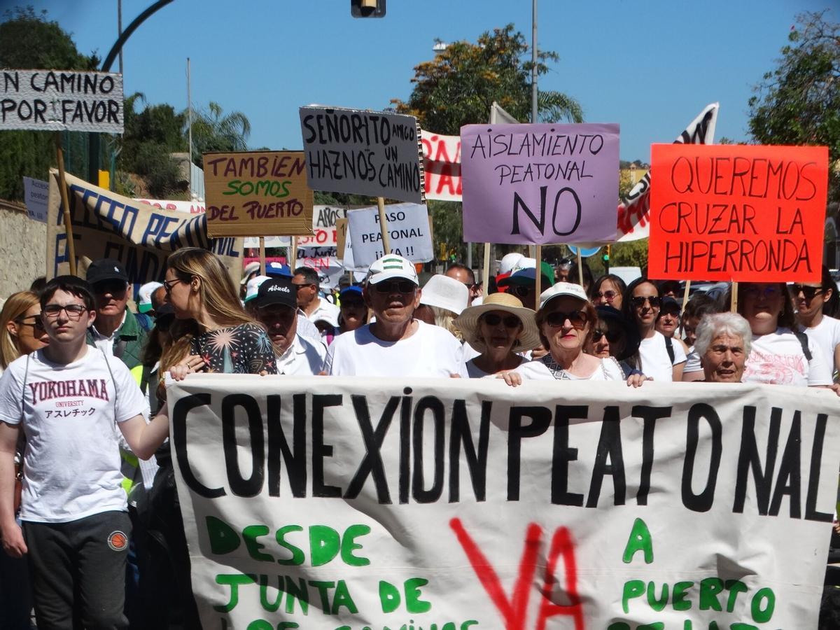 Marcha vecinos de la Junta de los Caminos, en 2024 para pedir conexión peatonal con el resto del Puerto de la Torre