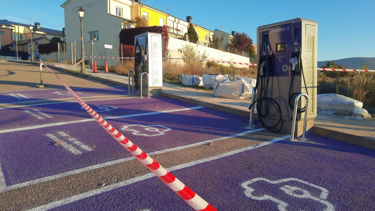 Punto de recarga de vehículos eléctricos en Puebla de Sanabria.