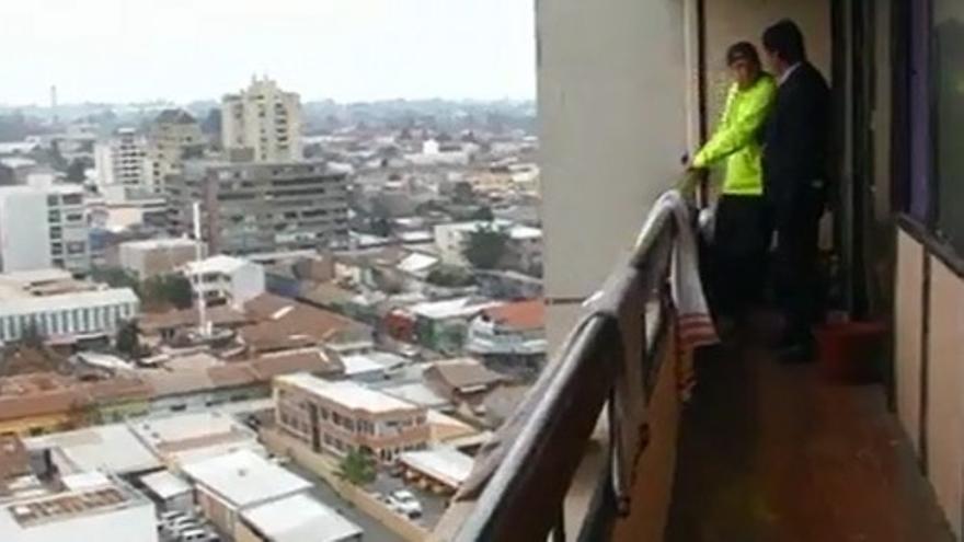 Un joven chileno cae desde el piso 17 y sobrevive