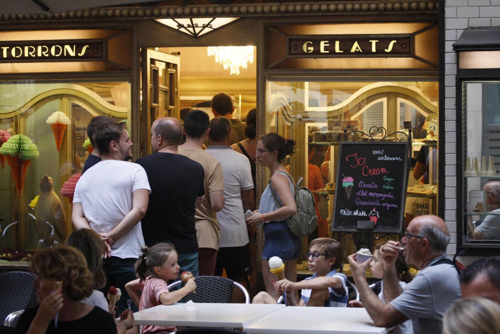 El mal temps omple la ciutat de Girona de turistes