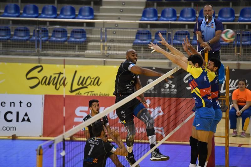 DEPORTES. 03-11-18 VECINDARIO. SANTA LUCIA DE TIRAJANA. Partido de Voleibol masculino: Vecindario ACE Gran Canaria - Ushuaña Ibiza Voley FOTOS: JUAN CASTRO.  | 03/11/2018 | Fotógrafo: Juan Carlos Castro