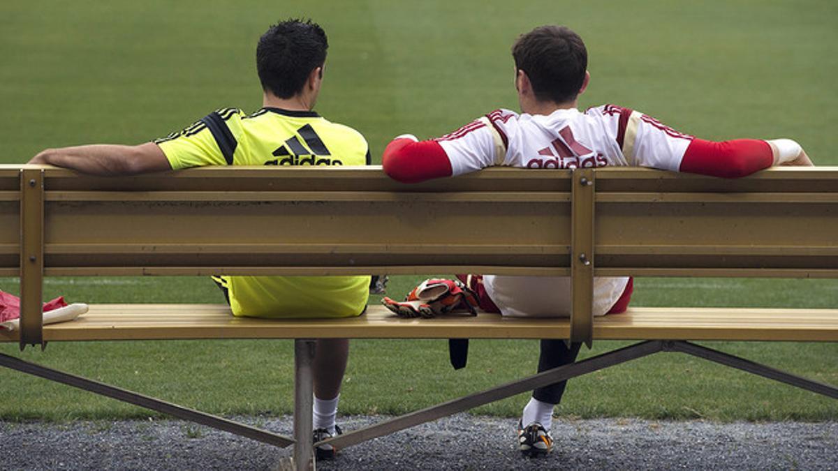 Xavi y Casillas, en un descanso de un entrenamiento de la selección en EEUU, en junio del 2014.