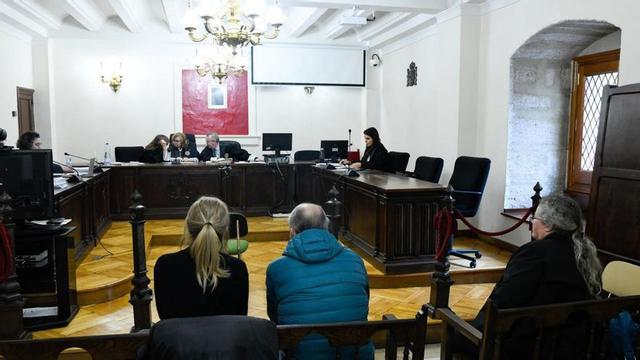 Los tres acusados, ahora absueltos, el día del juicio en la Audiencia Provincial.