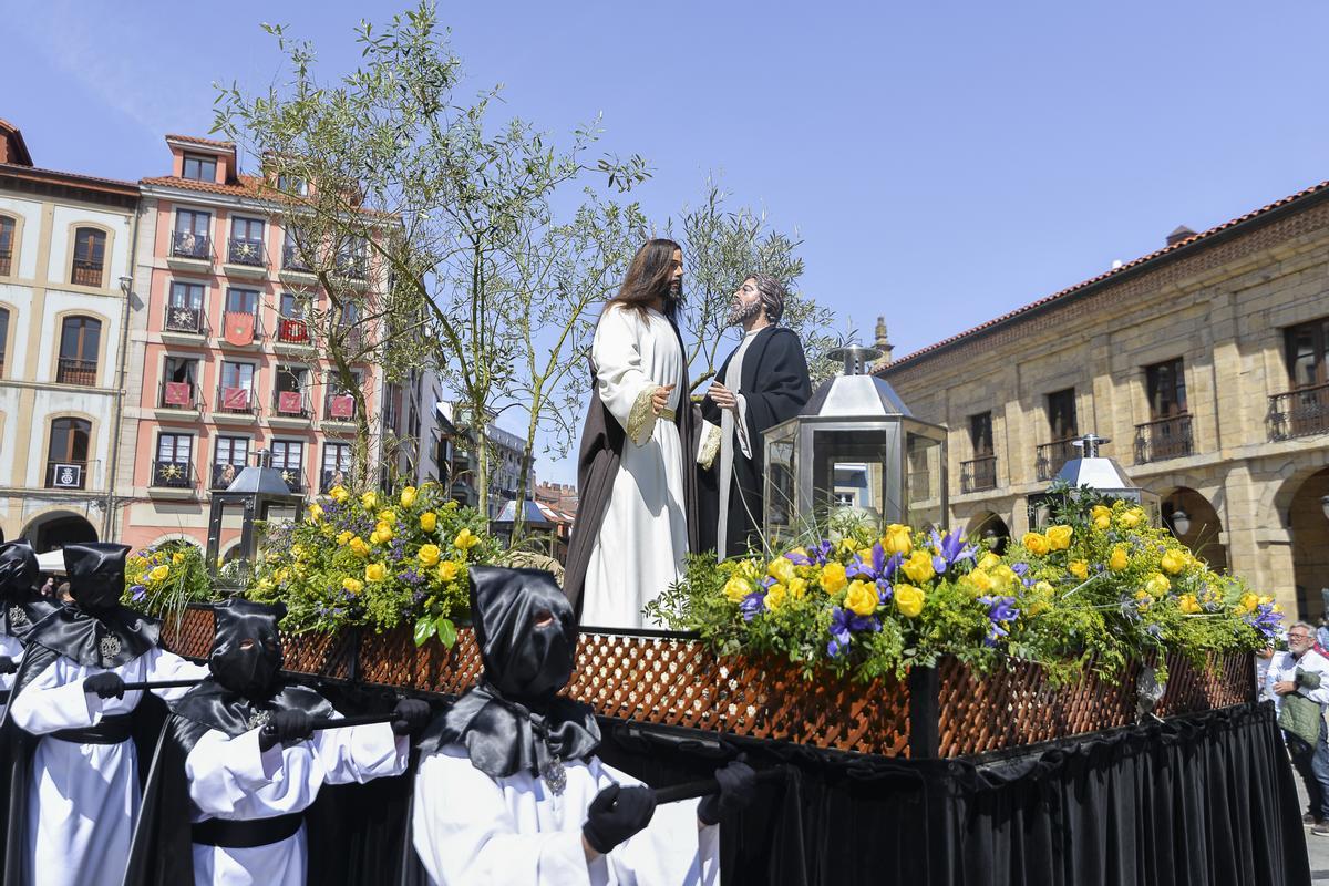 En imágenes: así fue la procesión de la hermandad del Beso de Judas En imágenes: así fue la procesión de la hermandad del Beso de Judas