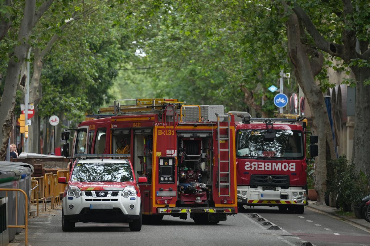 Bomberos trabajan en el edificio donde se ha producido la explosión, a 12 de mayo de 2026, en Barcelona, Catalunya (España). Bomberos trabajan en el edificio donde se ha producido la explosión, a 12 de mayo de 2026, en Barcelona, Catalunya (España).