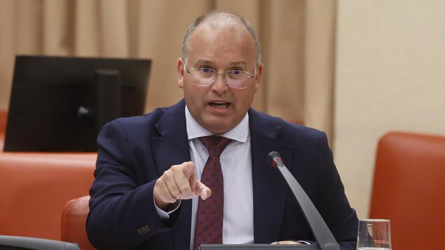 El portavoz del PP, Miguel Tellado, durante la reunión de la Diputación Permanente celebrada este martes en el Congreso.