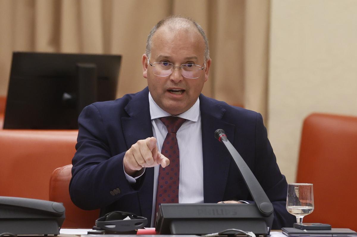 El portavoz del PP, Miguel Tellado, durante la reunión de la Diputación Permanente celebrada este martes en el Congreso.