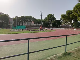 Ahora sí: la pista de atletismo de Gandia está cerrada por obras