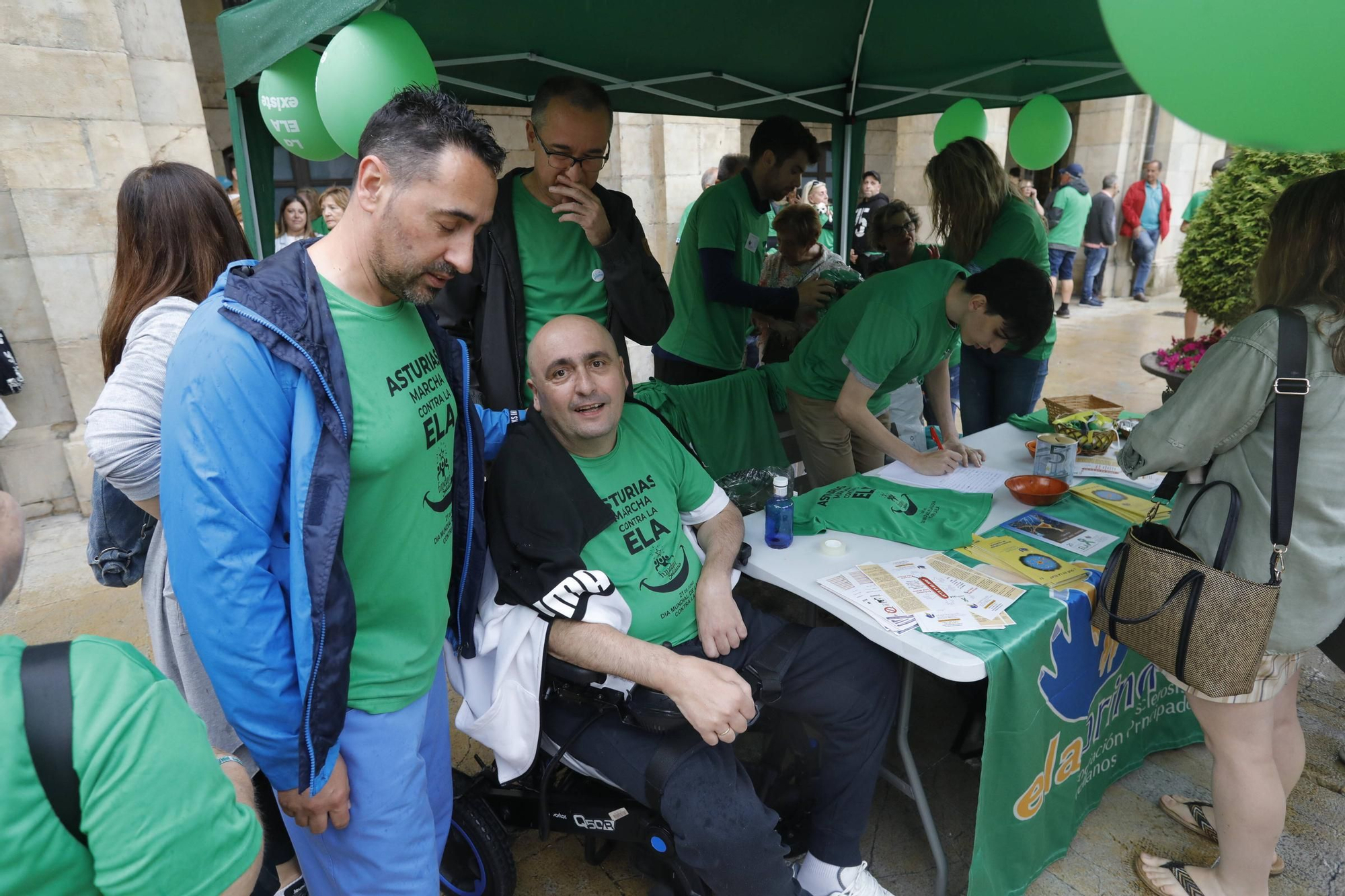 EN IMÁGENES: la Marcha contra el ELA en Avilés