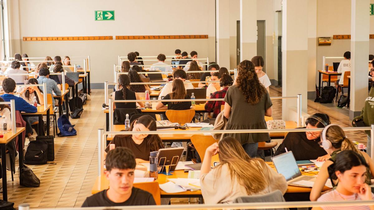 La Avaliación do Bacharelato para o Acceso á Universidade (ABAU) se celebrará los próximos 2, 3 y 4 de junio en la ciudad y marcará el futuro académico de miles de jóvenes