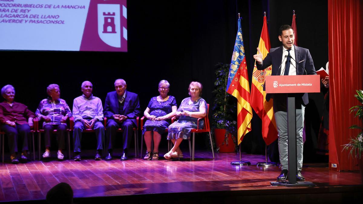 Carlos Fernández Bielsa en el homenaje a los vecinos procedentes de Castilla-La Mancha