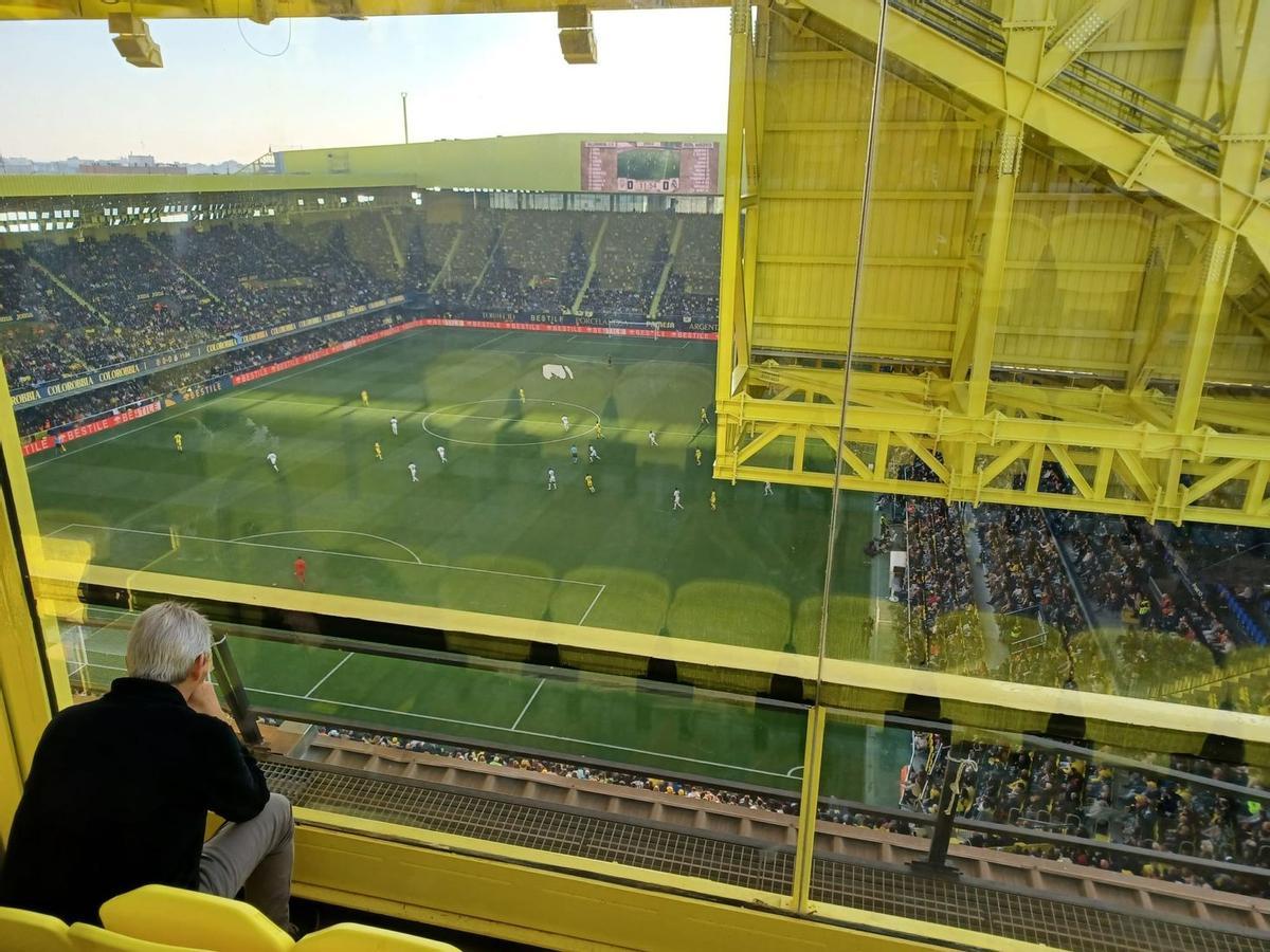 La 'jaula' de La Cerámica, estadio del Villarreal, desde la que ve el público visitante los partidos.