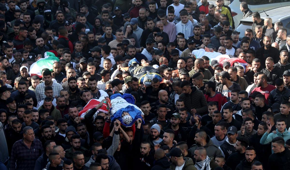 Palestina llora una de sus mañanas más trágicas en los últimos años. Al menos nueve personas han sido asesinadas por el Ejército israelí en Yenín, al norte de la Cisjordania ocupada.