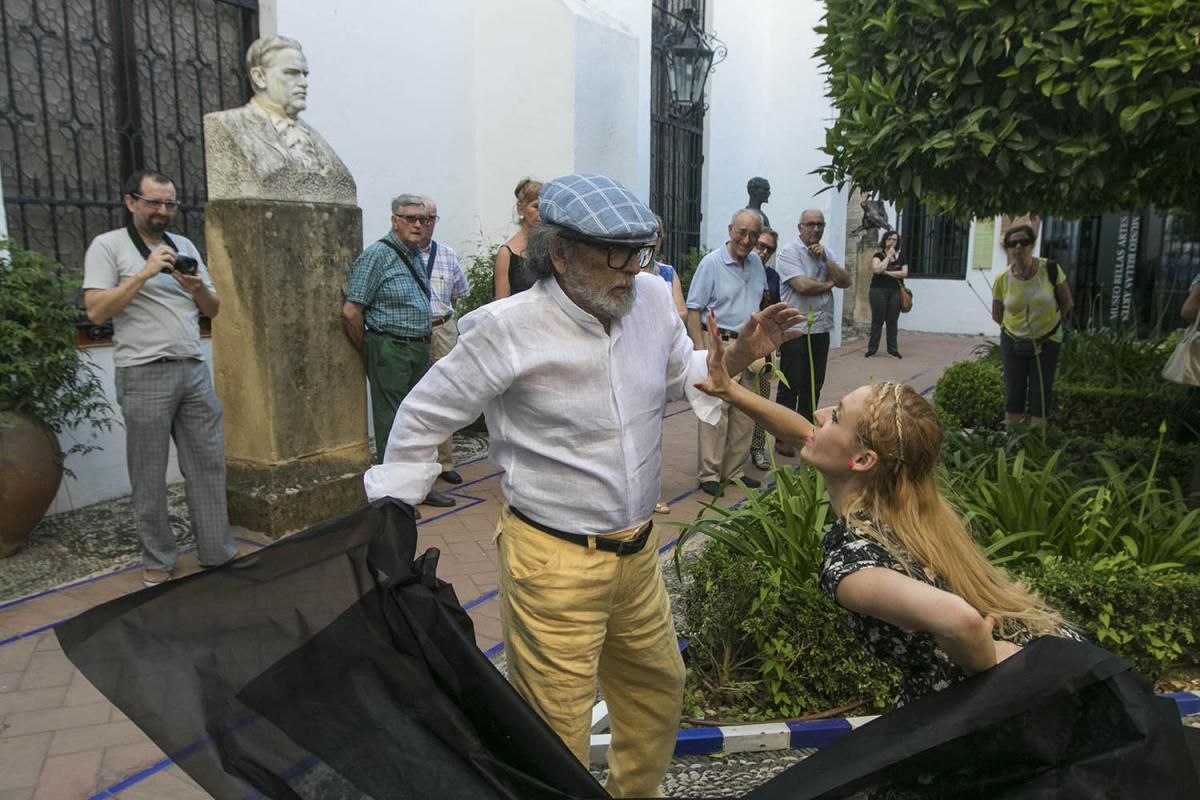 Fotogalería / Libélula, perfomance de Paco Ariza y Elena Grish en el Museo de Bellas Artes.