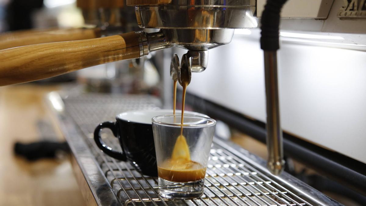 Imagen ilustrativa de un café en España.