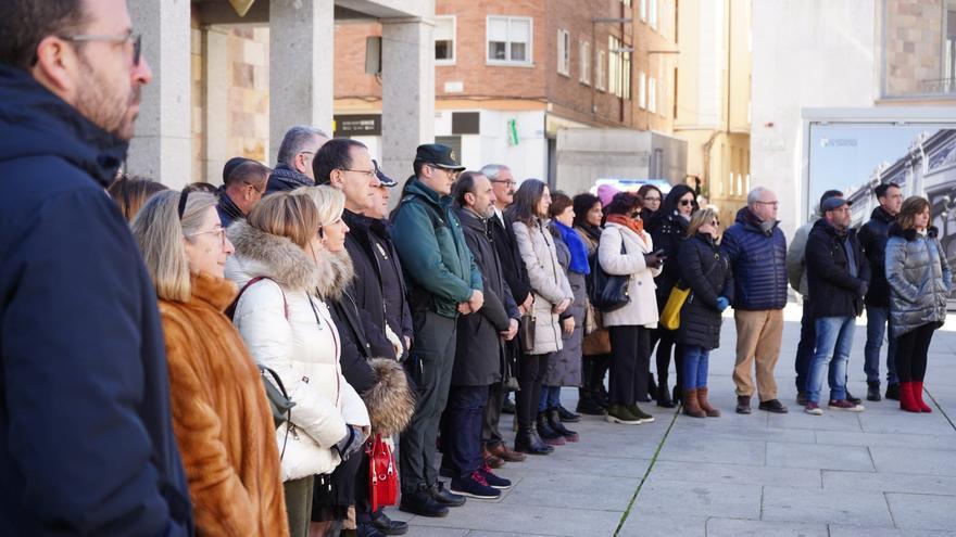 VÍDEO | Zamora guarda silencio por el crimen machista ocurrido en Valladolid