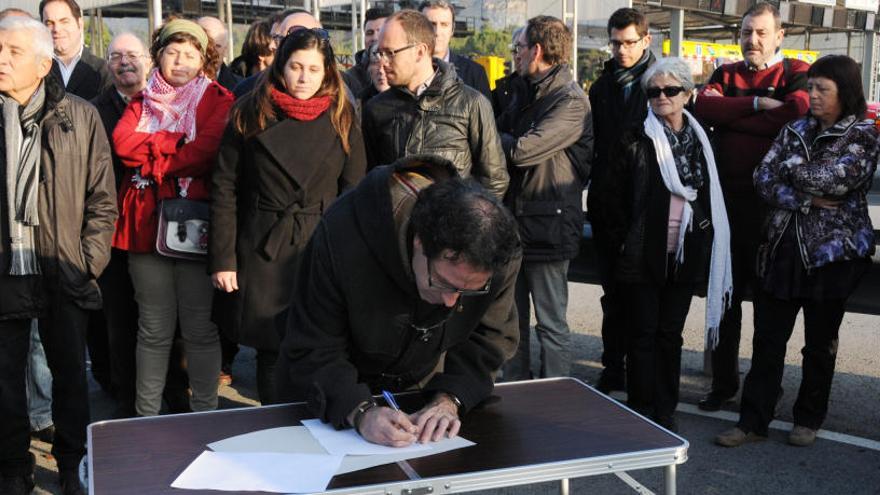 Un moment de l&#039;acte de protesta al peatge de la C-16, el 23 de desembre del 2015.