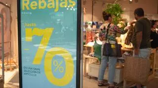 Las tiendas canarias arrancan una agresiva minitemporada de rebajas