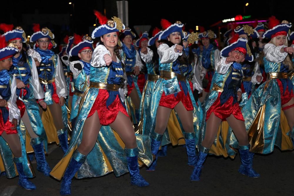 El carnaval de Roses surt al carrer