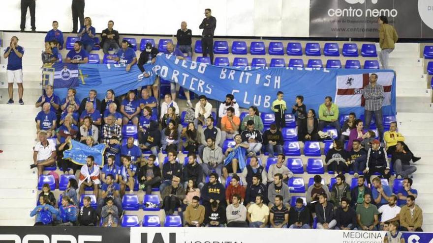 Un grupo de aficionados azules en La Condomina.